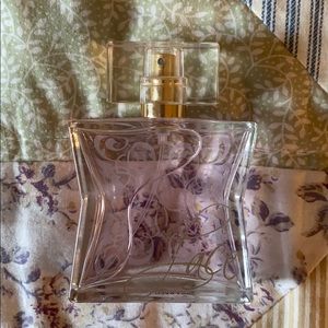 Elegant lace fragrance